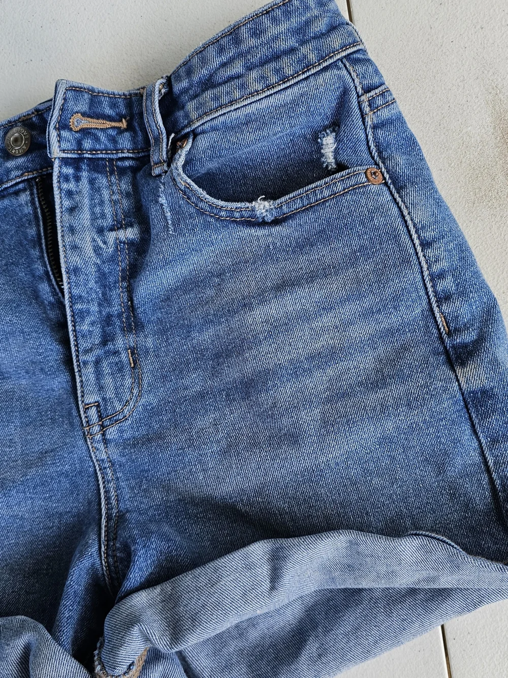 American Eagle Denim Shorts Lot Size 4 Distressed Mom Baggy